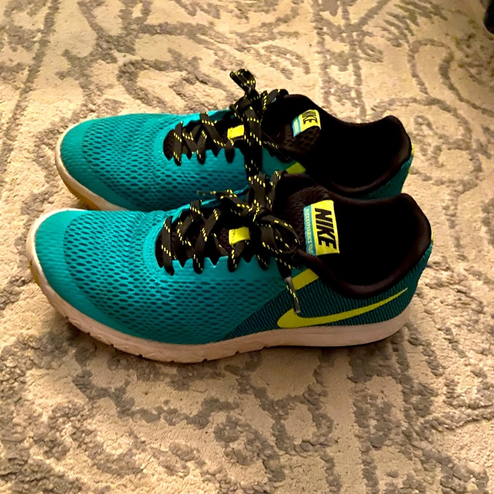 Nike Flex Experience Run 5 size 6.5